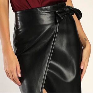 Lulu's Black Faux Leather Pencil Skirt
